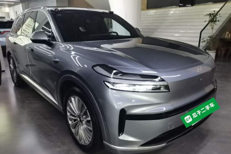 Used ONVO Luxeed L90 2025 Model—Ultra Six-Seater Version Front Right 45 Deg