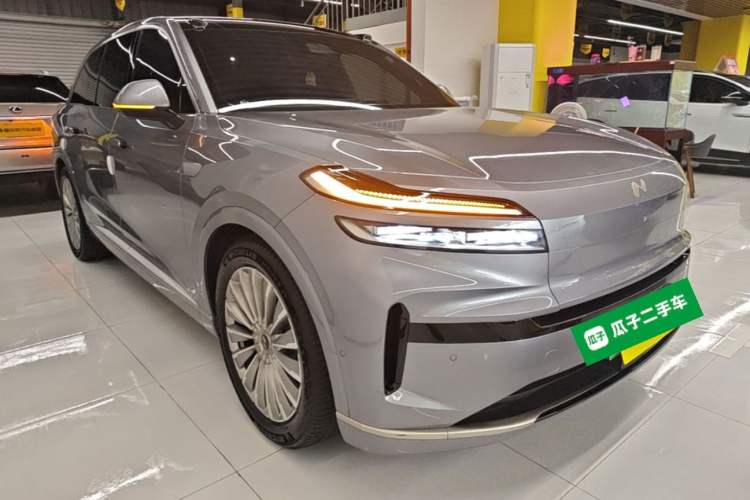 Used ONVO Luxeed L90 2025 Model—Max Six-Seater Version Front Right 45 Deg