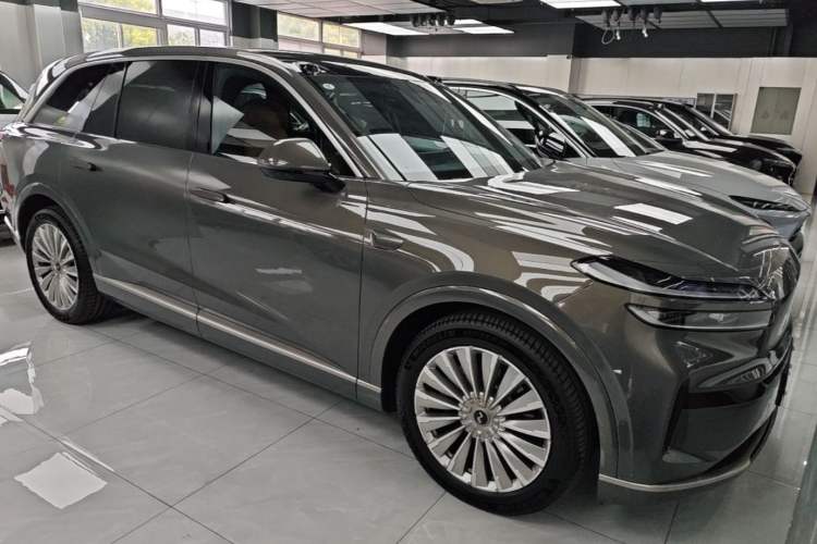 Used ONVO Luxeed L90 2025 Model—Max Six-Seater Version Front Right 45 Deg