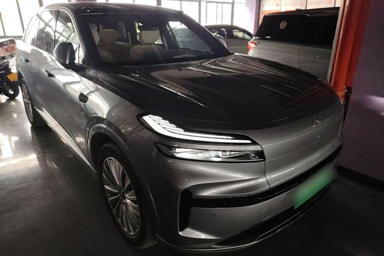 Used ONVO Luxeed L90 2025 Model—Max Six-Seater Version Front Right 45 Deg