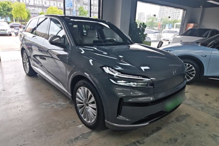 Used ONVO Luxeed L90 2025 Model—Ultra Six-Seater Version Front Right 45 Deg
