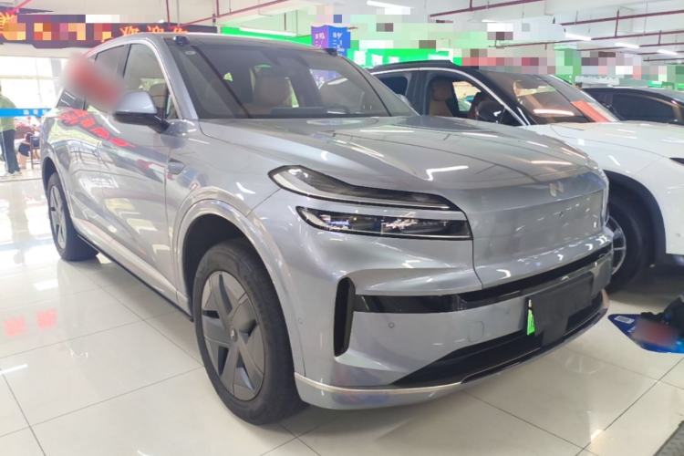 Used ONVO Luxeed L90 2025 Model—Max Six-Seater Version Front Right 45 Deg