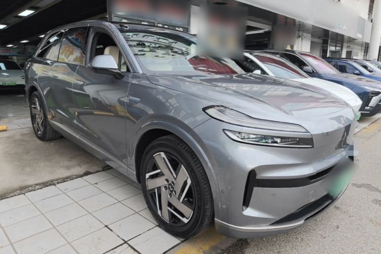 Used ONVO Luxeed L90 2025 Model—Max Six-Seater Version Front Right 45 Deg
