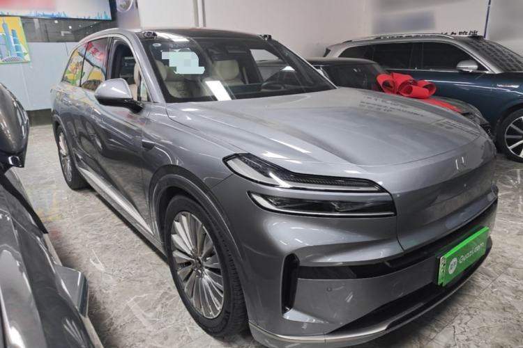 Used ONVO Luxeed L90 2025 Model—Max Six-Seater Version Front Right 45 Deg