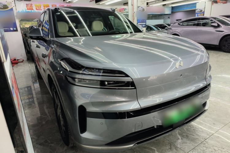 Used ONVO Luxeed L90 2025 Model—Max Six-Seater Version Front Right 45 Deg