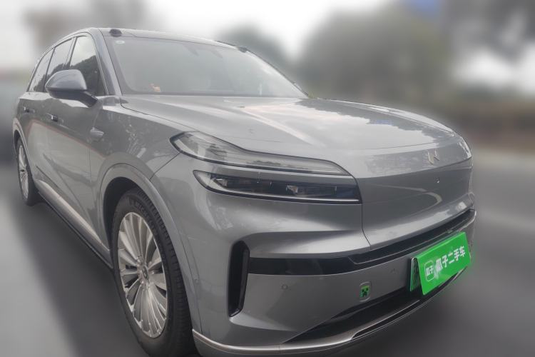 Used ONVO Luxeed L90 2025 Model—Ultra Six-Seater Version Front Right 45 Deg