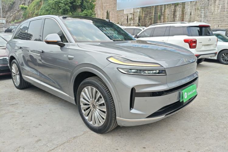 Used ONVO Luxeed L90 2025 Model—Max Six-Seater Version Front Right 45 Deg