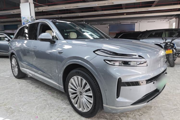 Used ONVO Luxeed L90 2025 Model—Max Six-Seater Version Front Right 45 Deg