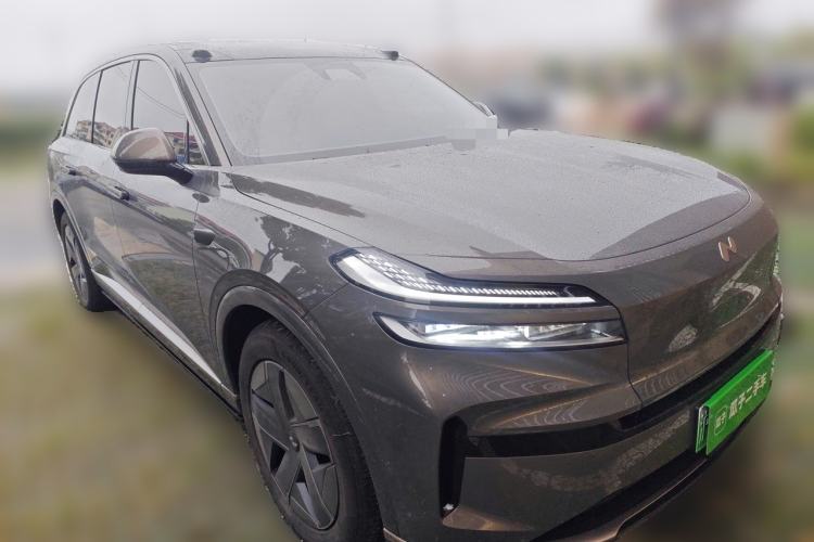 Used ONVO Luxeed L90 2025 Model—Max Six-Seater Version Front Right 45 Deg