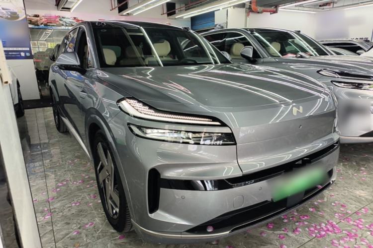 Used ONVO Luxeed L90 2025 Model—Max Six-Seater Version Front Right 45 Deg