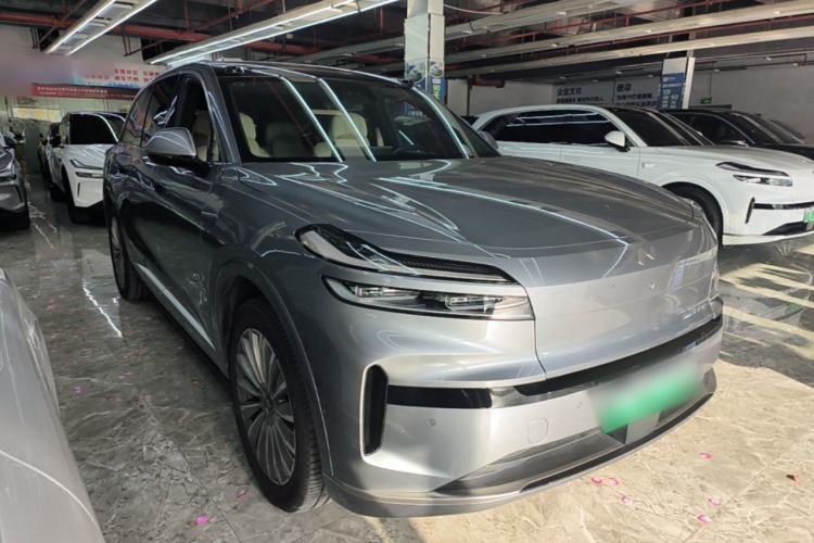 Used ONVO Luxeed L90 2025 Model—Ultra Six-Seater Version Front Right 45 Deg