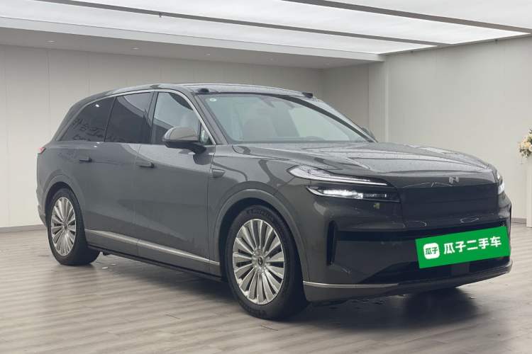Used ONVO Luxeed L90 2025 Model—Ultra Six-Seater Version Front Right 45 Deg