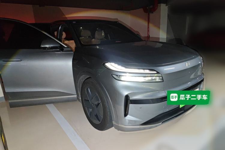 Used ONVO Luxeed L90 2025 Model—Max Six-Seater Version Front Right 45 Deg
