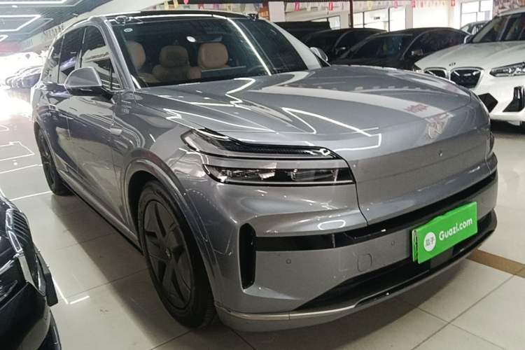 Used ONVO Luxeed L90 2025 Model—Ultra Six-Seater Version Front Right 45 Deg