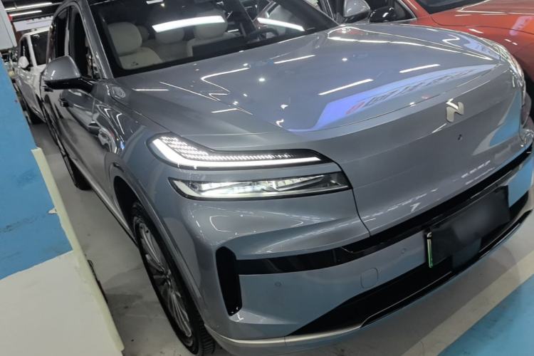 Used ONVO Luxeed L90 2025 Model—Max Six-Seater Version Front Right 45 Deg