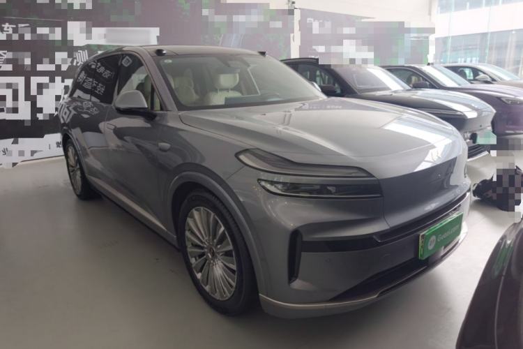 Used ONVO Luxeed L90 2025 Model—Ultra Six-Seater Version Front Right 45 Deg