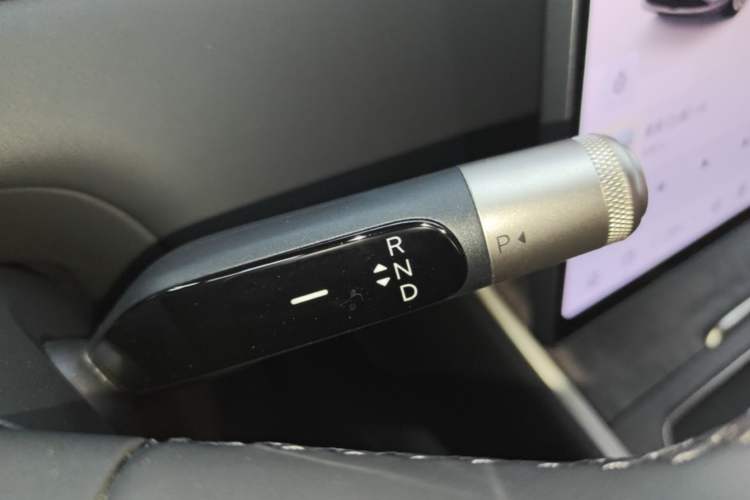 Used ONVO Luxeed L90 2025 Model Max Six-Seater 60-degree Battery Edition Gear Lever