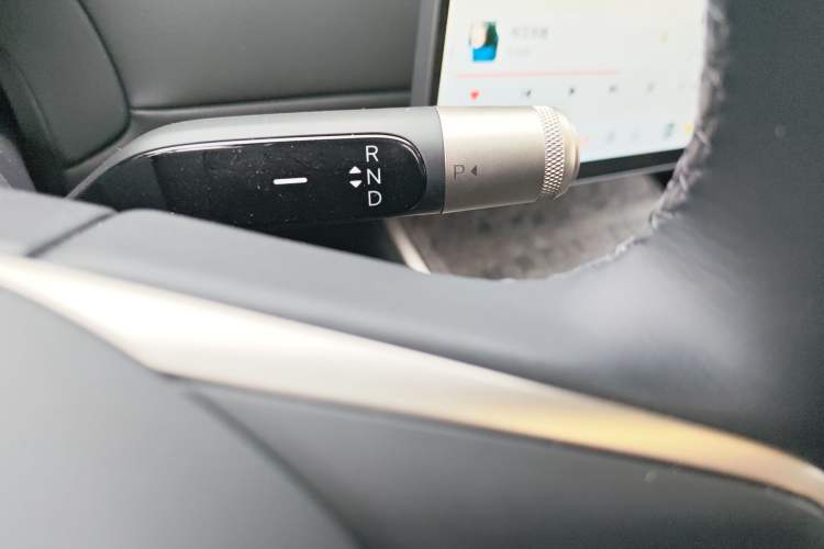 Used ONVO Luxeed L90 2025 Model—Max Six-Seater Version Gear Lever