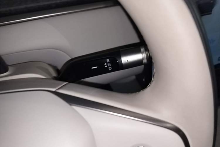 Used ONVO Luxeed L90 2025 Model—Max Six-Seater Version Gear Lever