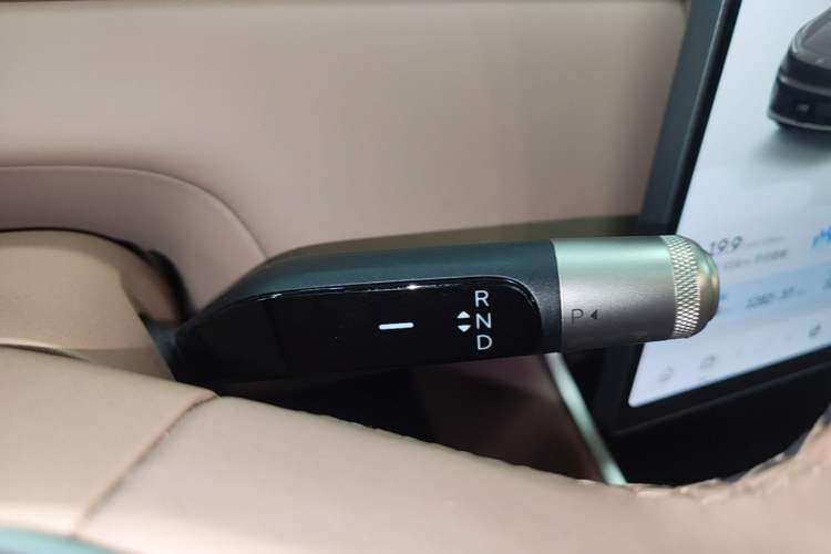 Used ONVO Luxeed L90 2025 Model Max Six-Seater 60-degree Battery Edition Gear Lever