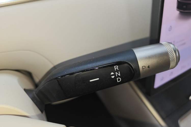 Used ONVO Luxeed L90 2025 Model Ultra Six-Seater 60-degree Battery Edition Gear Lever