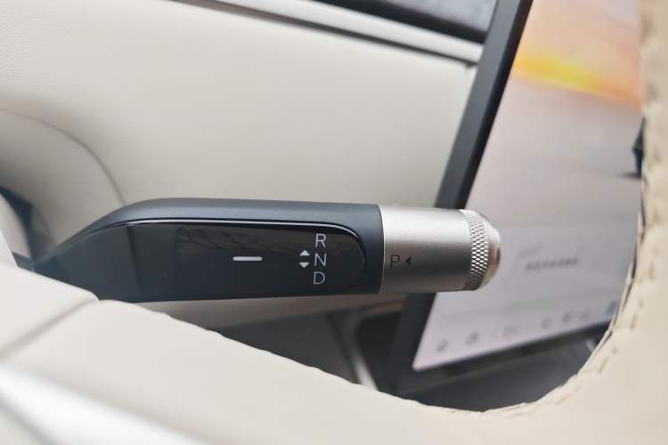 Used ONVO Luxeed L90 2025 Model—Max Six-Seater Version Gear Lever