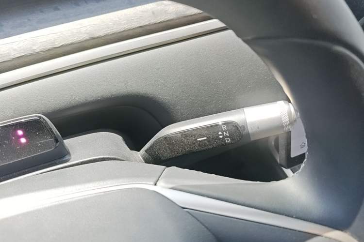 Used ONVO Luxeed L90 2025 Model—Max Six-Seater Version Gear Lever