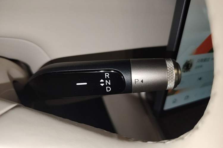 Used ONVO Luxeed L90 2025 Model—Max Six-Seater Version Gear Lever