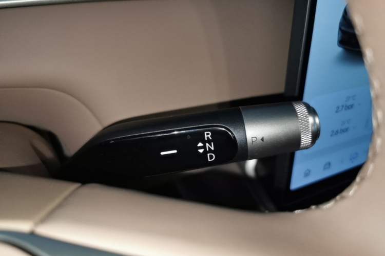 Used ONVO Luxeed L90 2025 Model—Max Six-Seater Version Gear Lever