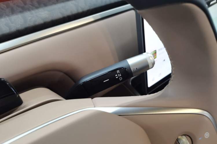 Used ONVO Luxeed L90 2025 Model—Max Six-Seater Version Gear Lever