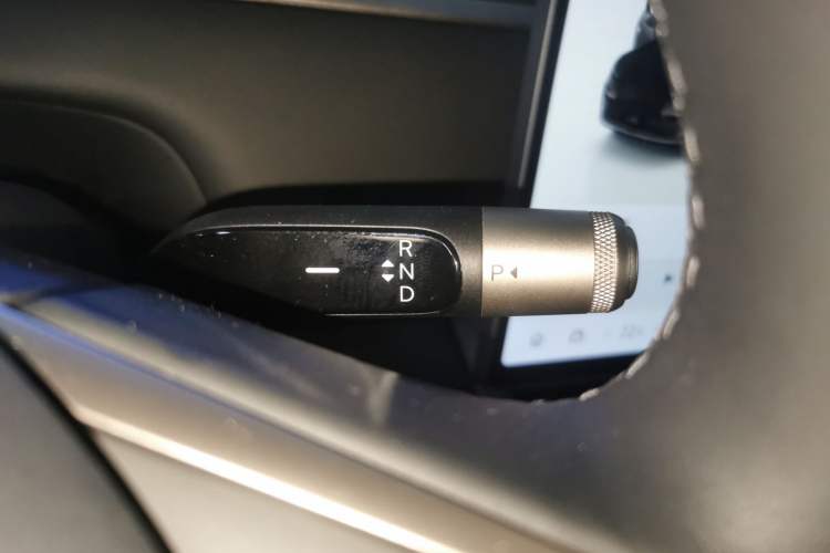 Used ONVO Luxeed L90 2025 Model—Max Six-Seater Version Gear Lever