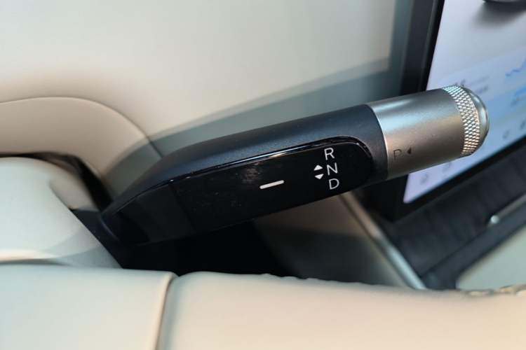 Used ONVO Luxeed L90 2025 Model—Max Six-Seater Version Gear Lever