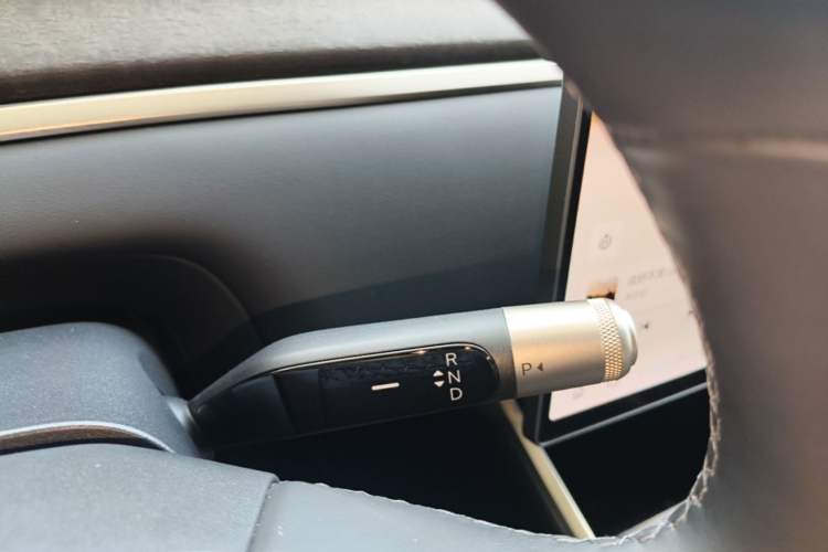 Used ONVO Luxeed L90 2025 Model Max Six-Seater 60-degree Battery Edition Gear Lever