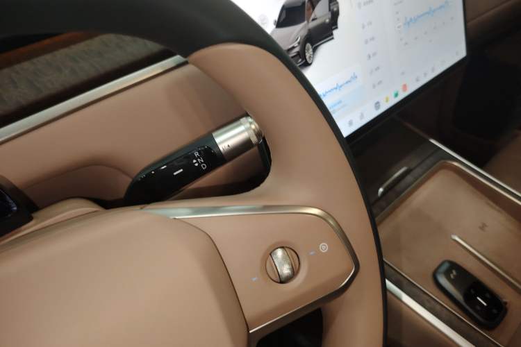 Used ONVO Luxeed L90 2025 Model—Ultra Six-Seater Version Gear Lever