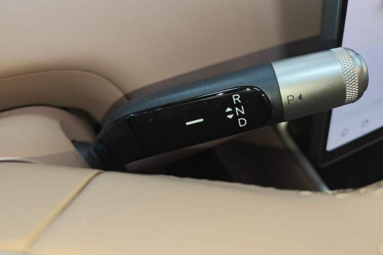 Used ONVO Luxeed L90 2025 Model Ultra Six-Seater 60-degree Battery Edition Gear Lever