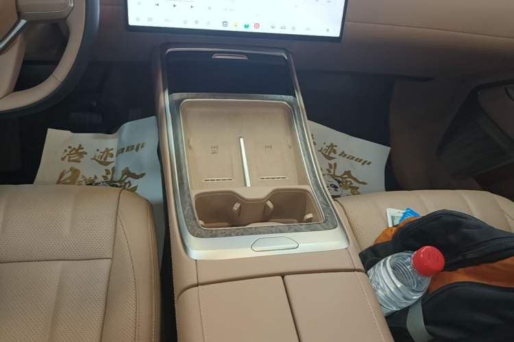 Used ONVO Luxeed L90 2025 Model—Max Six-Seater Version Gear Lever