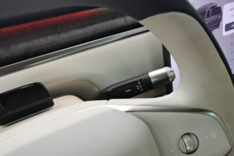 Used ONVO Luxeed L90 2025 Model—Ultra Six-Seater Version Gear Lever