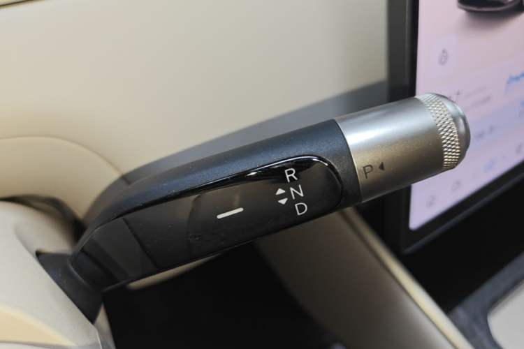 Used ONVO Luxeed L90 2025 Model—Max Six-Seater Version Gear Lever