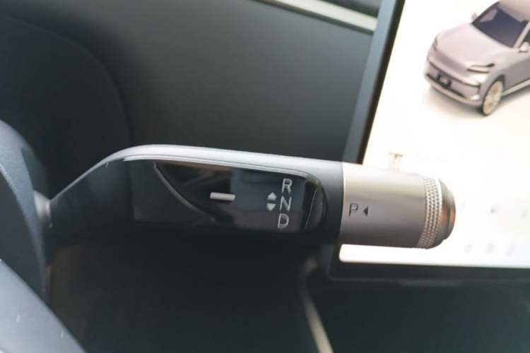 Used ONVO Luxeed L90 2025 Model—Max Six-Seater Version Gear Lever