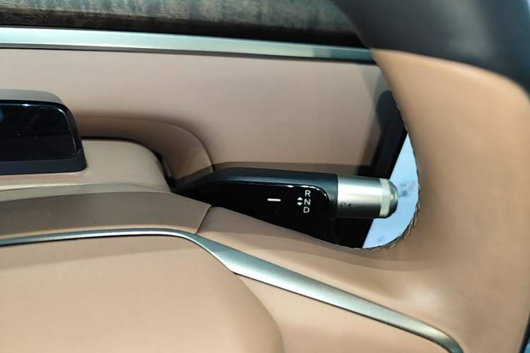 Used ONVO Luxeed L90 2025 Model—Pro Seven-Seater Version Gear Lever
