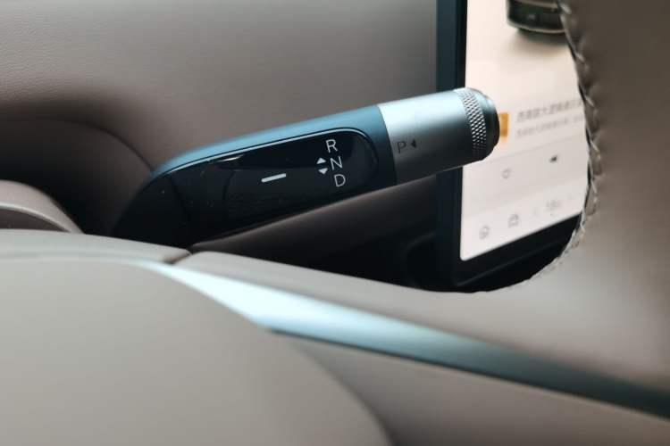 Used ONVO Luxeed L90 2025 Model—Max Six-Seater Version Gear Lever