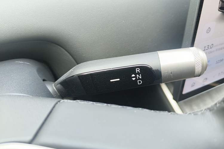 Used ONVO Luxeed L90 2025 Model—Max Six-Seater Version Gear Lever