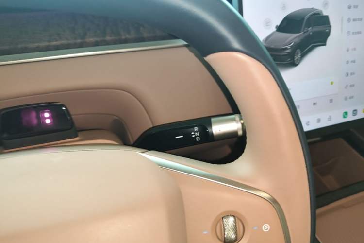 Used ONVO Luxeed L90 2025 Model—Ultra Six-Seater Version Gear Lever