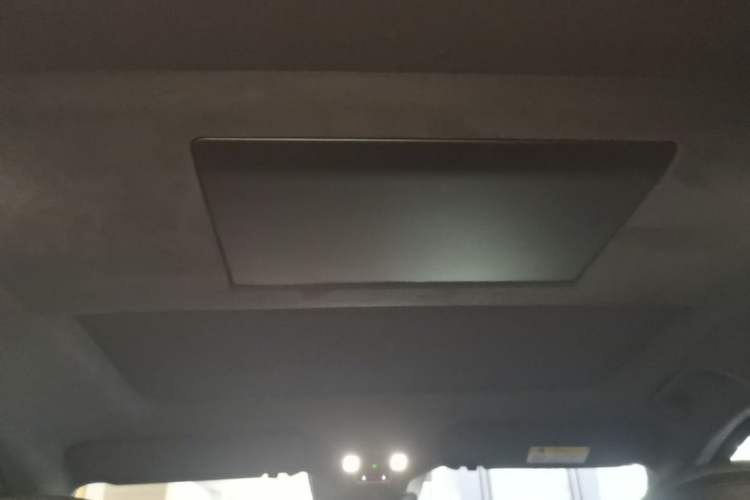 Used ONVO Luxeed L90 2025 Model—Ultra Six-Seater Version Headliner