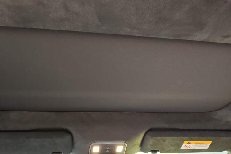 Used ONVO Luxeed L90 2025 Model—Max Six-Seater Version Headliner