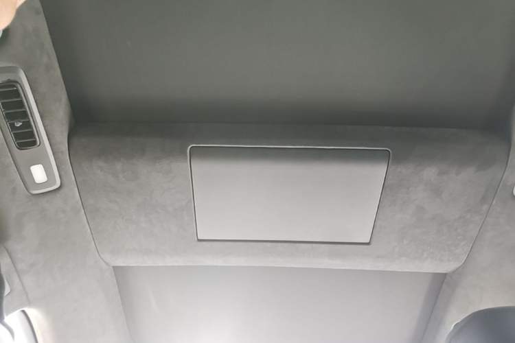 Used ONVO Luxeed L90 2025 Model—Max Six-Seater Version Headliner