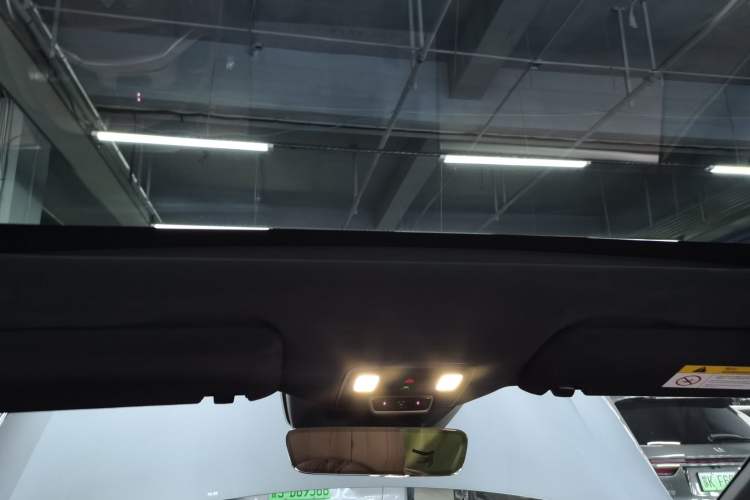 Used ONVO Luxeed L90 2025 Model—Max Six-Seater Version Headliner