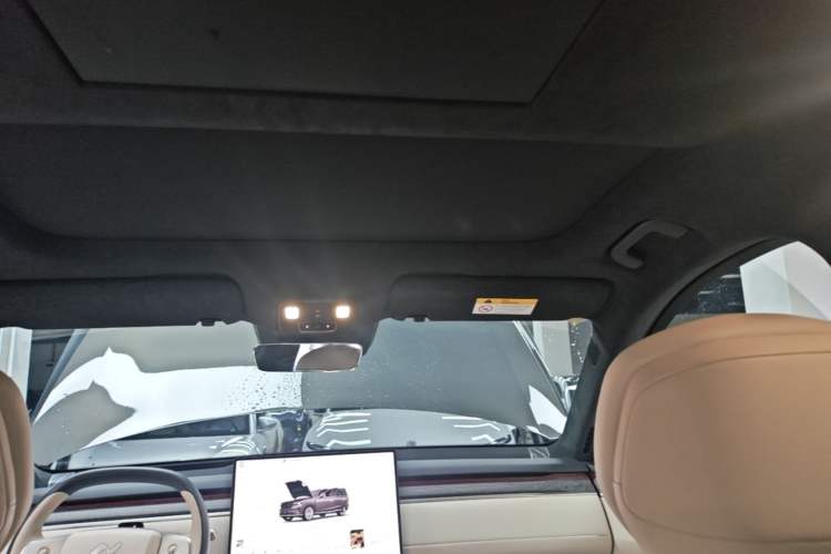 Used ONVO Luxeed L90 2025 Model—Ultra Six-Seater Version Headliner