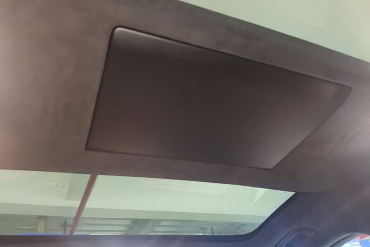 Used ONVO Luxeed L90 2025 Model—Max Six-Seater Version Headliner