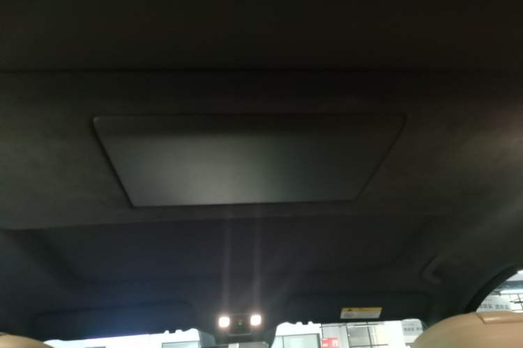 Used ONVO Luxeed L90 2025 Model—Ultra Six-Seater Version Headliner